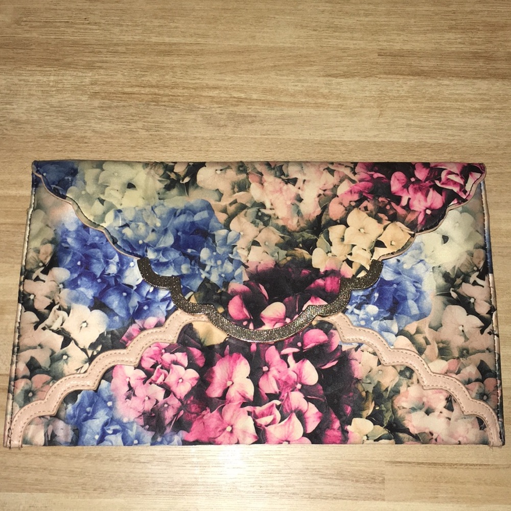 Dorothy Perkins  Floral clutch